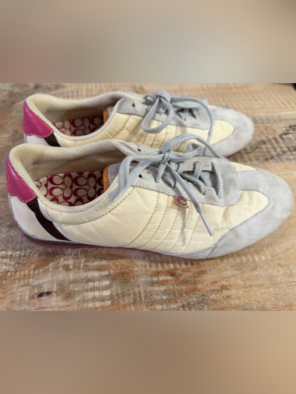 Women’s vintage Coach Nikki sneakers size 9.